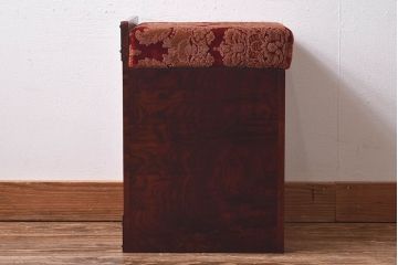 中古　岩谷堂箪笥　スツール付き　金具の装飾が見事な三面鏡(鏡台、ドレッサー)