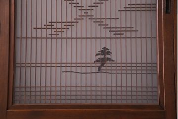 上手物　ケヤキ材使用　組子で富士が描かれたガラス戸(引き戸、建具)4枚セット