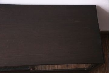 レトロ家具　昭和レトロ　桐材　丸みを帯びたフォルムが可愛らしい脚付きローボード(戸棚、収納棚)