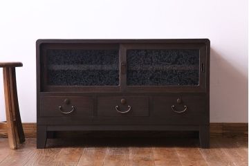 レトロ家具　昭和レトロ　桐材　丸みを帯びたフォルムが可愛らしい脚付きローボード(戸棚、収納棚)