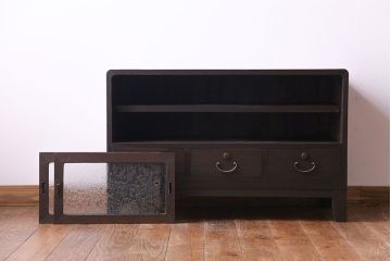 レトロ家具　昭和レトロ　桐材　丸みを帯びたフォルムが可愛らしい脚付きローボード(戸棚、収納棚)