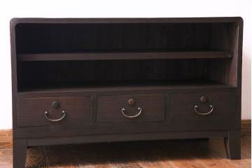 レトロ家具　昭和レトロ　桐材　丸みを帯びたフォルムが可愛らしい脚付きローボード(戸棚、収納棚)