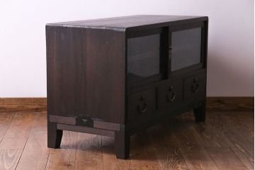 レトロ家具　昭和レトロ　桐材　丸みを帯びたフォルムが可愛らしい脚付きローボード(戸棚、収納棚)