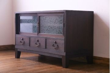 レトロ家具　昭和レトロ　桐材　丸みを帯びたフォルムが可愛らしい脚付きローボード(戸棚、収納棚)