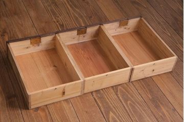 レトロ家具　昭和レトロ　桐材　丸みを帯びたフォルムが可愛らしい脚付きローボード(戸棚、収納棚)