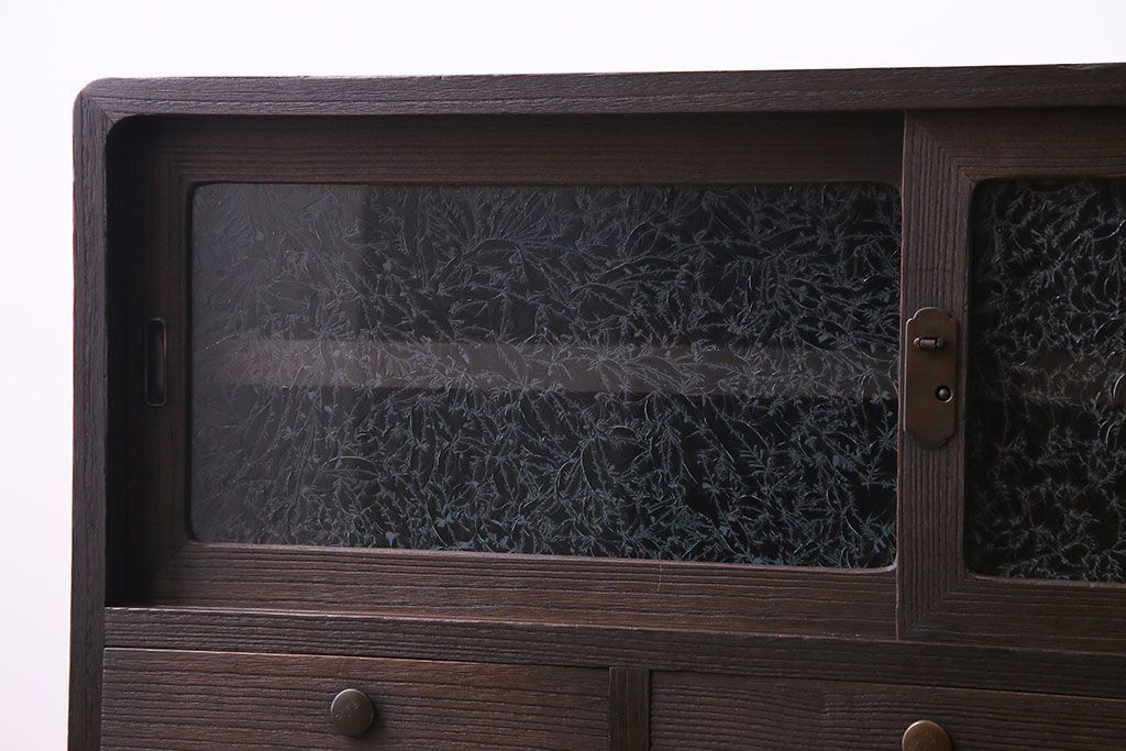 レトロ家具　昭和レトロ　桐材　丸みを帯びたフォルムが可愛らしい脚付きローボード(戸棚、収納棚)