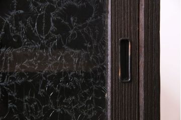 レトロ家具　昭和レトロ　桐材　丸みを帯びたフォルムが可愛らしい脚付きローボード(戸棚、収納棚)