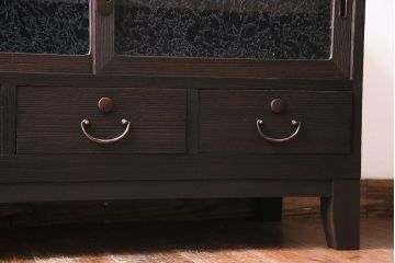 レトロ家具　昭和レトロ　桐材　丸みを帯びたフォルムが可愛らしい脚付きローボード(戸棚、収納棚)