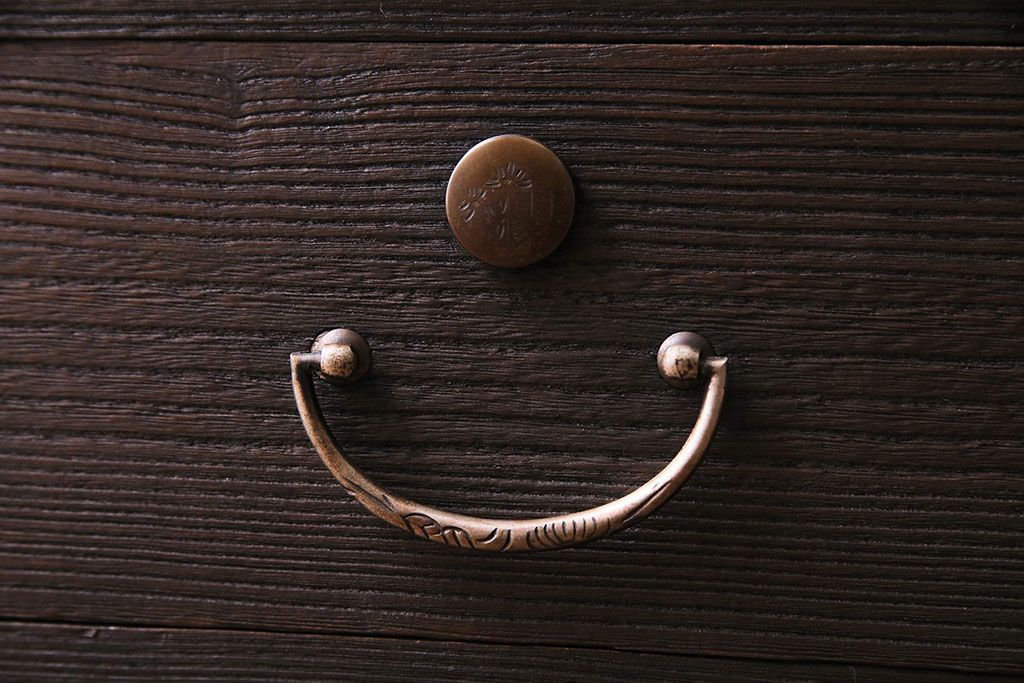 レトロ家具　昭和レトロ　桐材　丸みを帯びたフォルムが可愛らしい脚付きローボード(戸棚、収納棚)