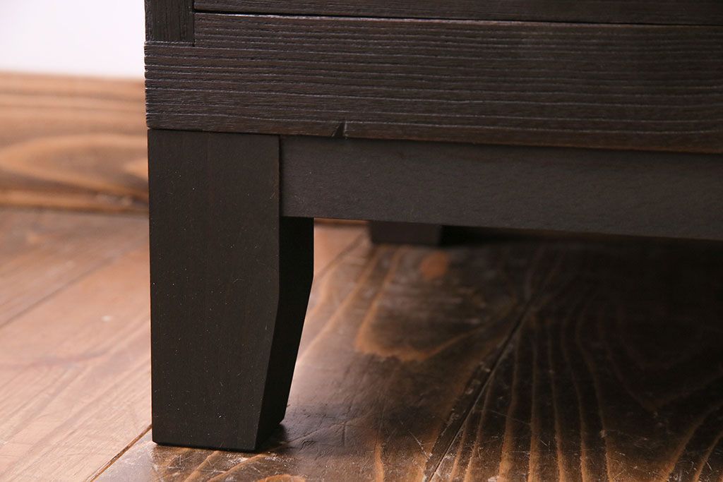 レトロ家具　昭和レトロ　桐材　丸みを帯びたフォルムが可愛らしい脚付きローボード(戸棚、収納棚)