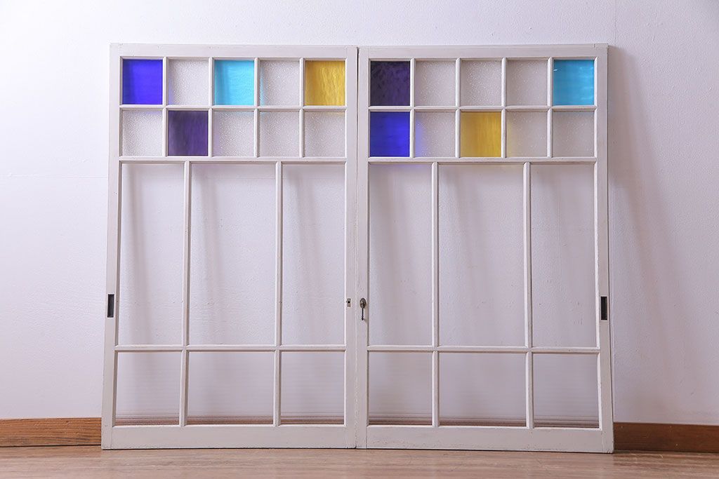 ペイント家具　色ガラス入り　爽やかな色味の遊び心溢れるガラス戸(窓、建具、引き戸、格子戸)2枚組