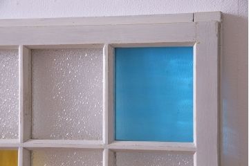 ペイント家具　色ガラス入り　爽やかな色味の遊び心溢れるガラス戸(窓、建具、引き戸、格子戸)2枚組