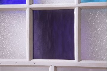 ペイント家具　色ガラス入り　爽やかな色味の遊び心溢れるガラス戸(窓、建具、引き戸、格子戸)2枚組