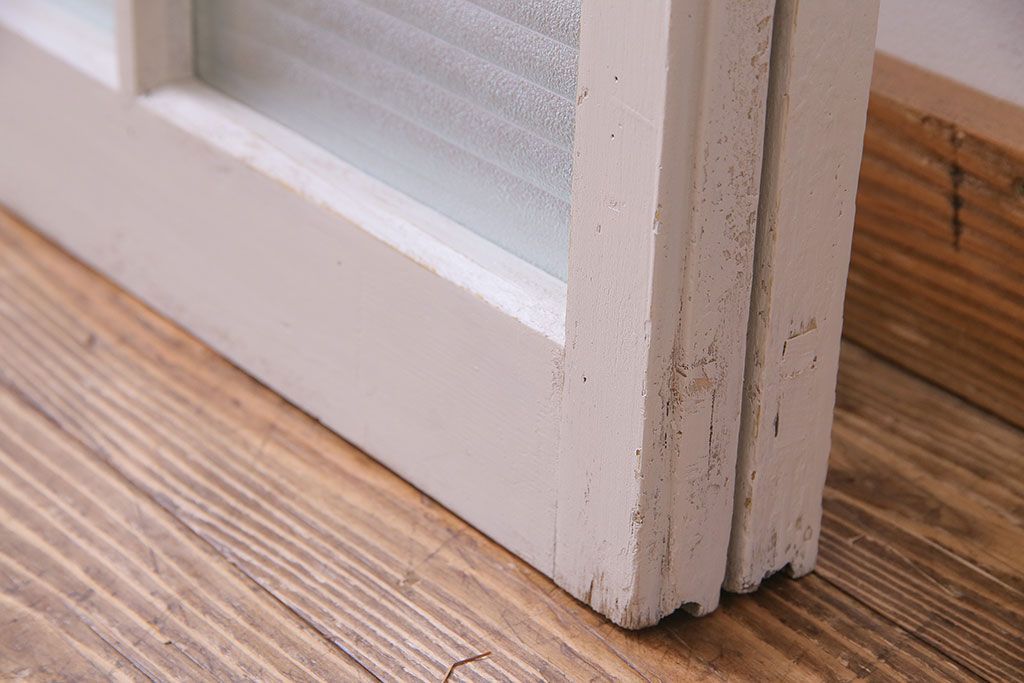 ペイント家具　色ガラス入り　爽やかな色味の遊び心溢れるガラス戸(窓、建具、引き戸、格子戸)2枚組