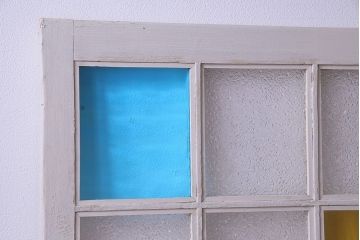 ペイント家具　色ガラス入り　爽やかな色味の遊び心溢れるガラス戸(窓、建具、引き戸、格子戸)2枚組