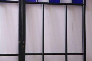 ペイント家具　色ガラス入り　モダンな雰囲気を演出するガラス戸(窓、建具、引き戸、格子戸)3枚組