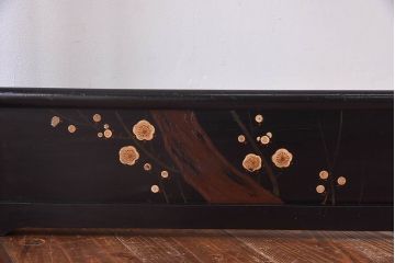 アンティーク雑貨　昭和初期　可憐な梅の花があしらわれた二つ折り衣桁(着物掛け)