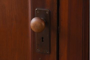 昭和レトロ　両開き　結霜ガラス入り!シンプルな木製アンティークドア(扉)2枚1対(1)