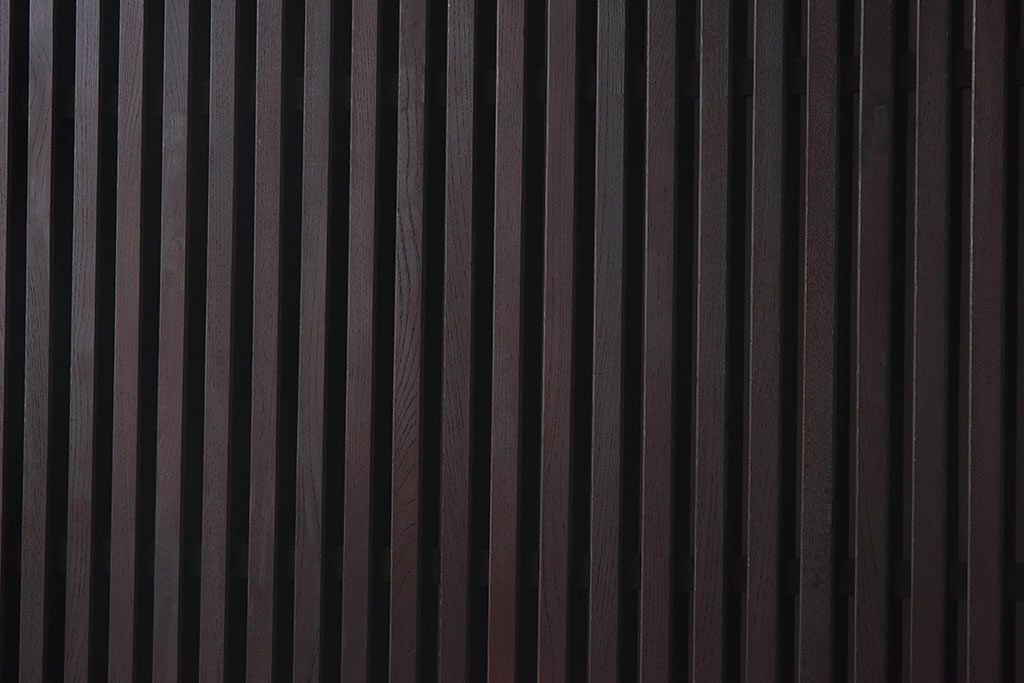 和製アンティーク　総ケヤキ材　重厚感ある佇まいが魅力の蔵戸(建具、引き戸、玄関戸)