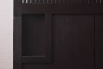 和製アンティーク　総ケヤキ材　重厚感ある佇まいが魅力の蔵戸(建具、引き戸、玄関戸)