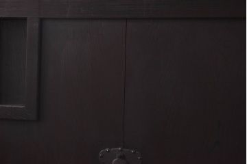 和製アンティーク　総ケヤキ材　重厚感ある佇まいが魅力の蔵戸(建具、引き戸、玄関戸)
