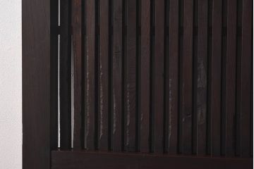 和製アンティーク　総ケヤキ材　重厚感ある佇まいが魅力の蔵戸(建具、引き戸、玄関戸)
