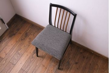 ヴィンテージ家具　イギリスビンテージ　シンプルな中に個性が光るチェア(ダイニングチェア、イス、椅子)(R-030154)(3)