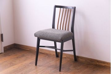 ヴィンテージ家具　イギリスビンテージ　シンプルな中に個性が光るチェア(ダイニングチェア、イス、椅子)(R-030155)