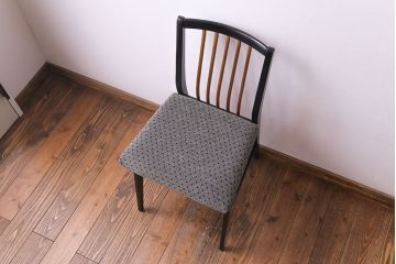 ヴィンテージ家具　イギリスビンテージ　シンプルな中に個性が光るチェア(ダイニングチェア、イス、椅子)(R-030155)