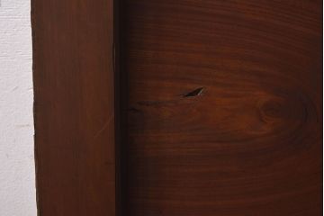 和製アンティーク　ヒノキ・ケヤキ材　菱形の鋲が粋な金網格子蔵戸(引き戸、建具、玄関戸)