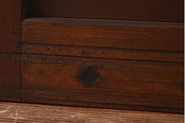 和製アンティーク　ヒノキ・ケヤキ材　菱形の鋲が粋な金網格子蔵戸(引き戸、建具、玄関戸)