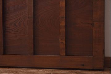 和製アンティーク　ヒノキ・ケヤキ材　菱形の鋲が粋な金網格子蔵戸(引き戸、建具、玄関戸)