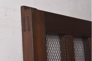 和製アンティーク　ヒノキ・ケヤキ材　菱形の鋲が粋な金網格子蔵戸(引き戸、建具、玄関戸)