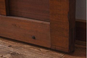 和製アンティーク　ヒノキ・ケヤキ材　菱形の鋲が粋な金網格子蔵戸(引き戸、建具、玄関戸)