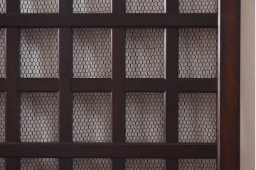 和製アンティーク　ケヤキ・樺材　存在感のある金網格子蔵戸(引き戸、建具、玄関戸)