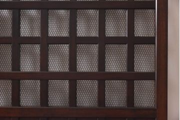 和製アンティーク　ケヤキ・樺材　存在感のある金網格子蔵戸(引き戸、建具、玄関戸)