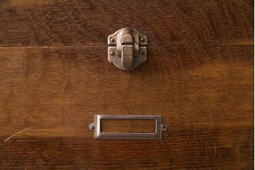 アンティーク雑貨　ナラ材製　昔懐かしい雰囲気が漂うシンプルな薬箱(木箱、救急箱、小物入れ)