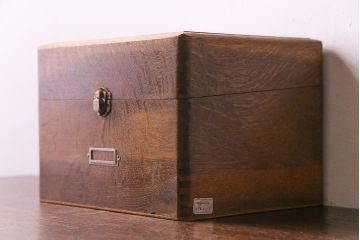 アンティーク雑貨　ナラ材製　昔懐かしい雰囲気が漂うシンプルな薬箱(木箱、救急箱、小物入れ)