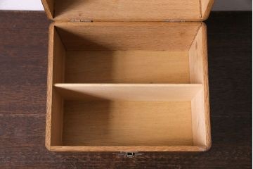 アンティーク雑貨　ナラ材製　昔懐かしい雰囲気が漂うシンプルな薬箱(木箱、救急箱、小物入れ)