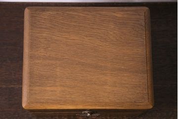 アンティーク雑貨　ナラ材製　昔懐かしい雰囲気が漂うシンプルな薬箱(木箱、救急箱、小物入れ)