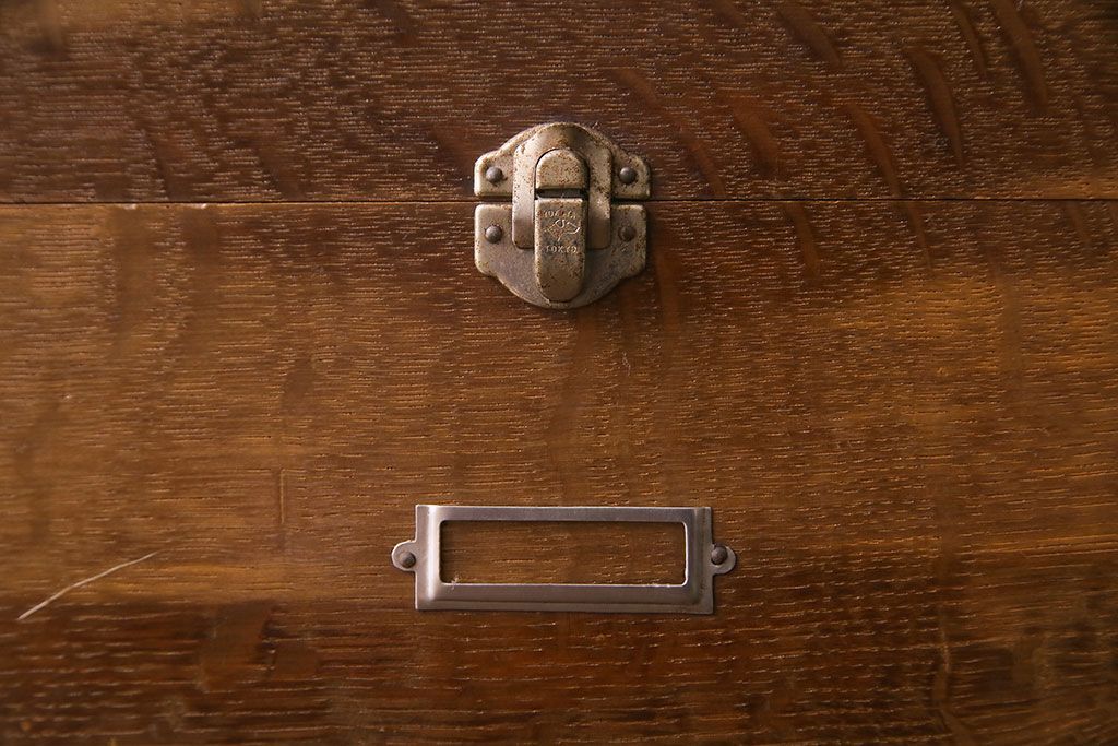 アンティーク雑貨　ナラ材製　昔懐かしい雰囲気が漂うシンプルな薬箱(木箱、救急箱、小物入れ)