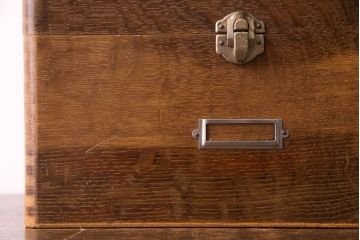 アンティーク雑貨　ナラ材製　昔懐かしい雰囲気が漂うシンプルな薬箱(木箱、救急箱、小物入れ)