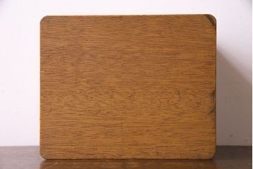 アンティーク雑貨　ナラ材製　昔懐かしい雰囲気が漂うシンプルな薬箱(木箱、救急箱、小物入れ)