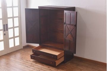 中古　松本民芸家具　シックな雰囲気が魅力的なワードローブ(チェスト、衣装箪笥)(1)