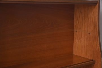 北欧家具　チーク材のなめらかな木肌が美しいサイドボード(飾り棚、カップボード、キッチンボード)