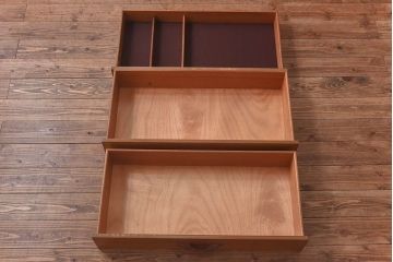北欧家具　チーク材のなめらかな木肌が美しいサイドボード(飾り棚、カップボード、キッチンボード)