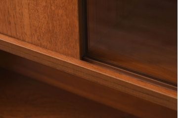 北欧家具　チーク材のなめらかな木肌が美しいサイドボード(飾り棚、カップボード、キッチンボード)