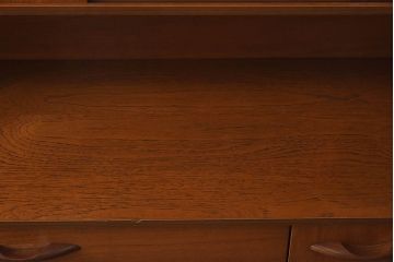 北欧家具　チーク材のなめらかな木肌が美しいサイドボード(飾り棚、カップボード、キッチンボード)