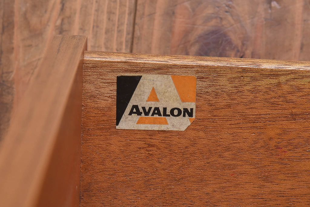 北欧家具　チーク材のなめらかな木肌が美しいサイドボード(飾り棚、カップボード、キッチンボード)