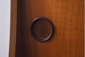 北欧家具　チーク材のなめらかな木肌が美しいサイドボード(飾り棚、カップボード、キッチンボード)